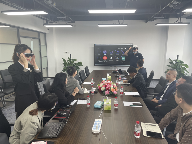 Rokid公司演示AR眼镜